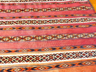 Antique Tekke Ak-Tshuwal. Size: 76 x 117 cm. Very fine knotting.                      