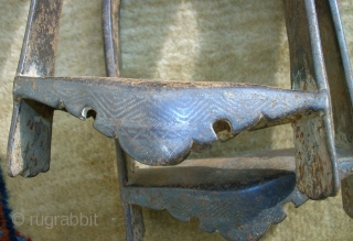 Antique persian stirrup. Size: 21 x 13,5 cm. Very heavy. Pure metal.                     