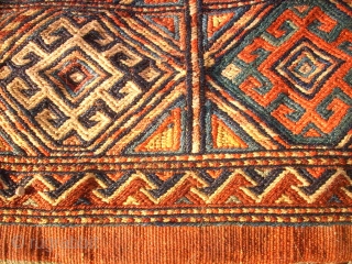 Pair of very old kurdish Quchan sumakh bags. Size: 42 x 43 cm and 45 x 43 cm. Used.              