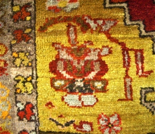 Very old anatol rug. Size: 129 x 180 cm. Some low pile.                     