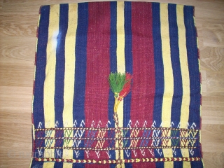 Very interesting silk Heybe. Size: 113 x 41 cm.                        