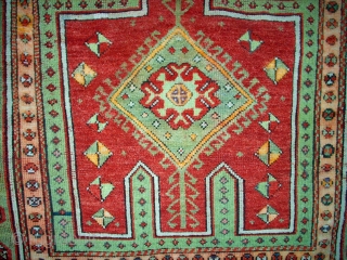 Very old anatolian prayer rug. Size: 141x121 cm. Good condition. Special piece.                     