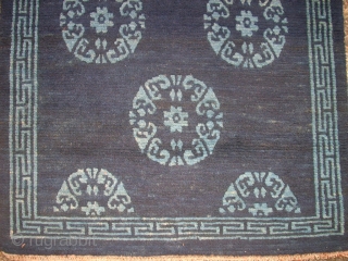 Very old Chinese or Tibetan small rug. Size: 58 x 76 cm. Very good condition. Perfect wool.                