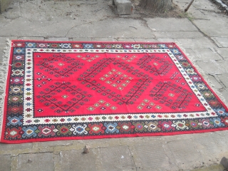 Old Sarkoy Pirot kilim, 70-80 years old, in excellent condition.
Measuring about 2.7 k2m.

                    