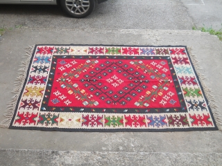  Antique Pirot sarkoy kilim pattern: Venac, age: very begining of 20th century
Ask about this                  