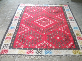 Antique Pirot sarkoy kilim,  Venac. 
Age: very begining of 20th century. 
Dimensions:about 270x210, very old borders...                