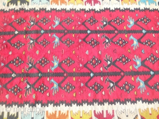 Sarkoy Pirot kilim, about a hundred years old, measuring about 110x170cm.
                      