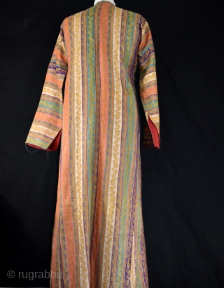 Turkish 19c. traditional womens robe cotton with metal wrapped thread
small wear under one arm and some staining to lining..overall good condition
 size petite          