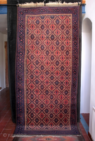 Finely woven Arab Baluch rug in exceptional condition.

Very fine quality Arab Baluch rug from Qainat region south of Mashad in Khorasan Province, north eastern Persia. Lustrous wool, a camel wool field, with  ...