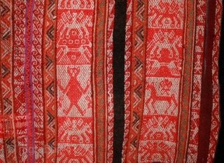 A very attractive old Aymara Indian women's manta or shoulder blanket with fabulous pictorial motifs, including animals such as lamas, alpaca, bats, bears, birds and more mysterious creatures. Mid 1900s in excellent  ...