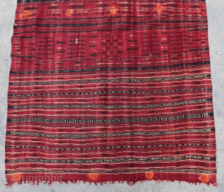 Old Tunisian wool scarf/cover (218 cm x 118 cm)
Areas of discoloration are traditional and voluntary.

Shipping worldwide at cost
yohann@rugdom.com               