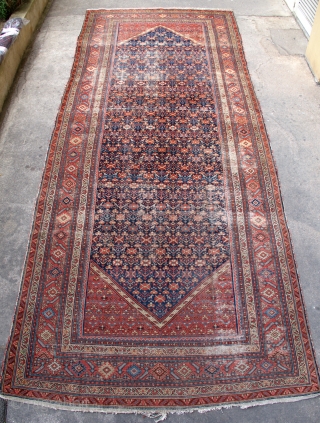 Beautiful and big Malayir Kelleh (approx. 476cm x 206cm) as found condition, very dusty, some wear but complete and original, excepted an old reovercasting of the selvedges now almost gone.

Price unrelated to  ...