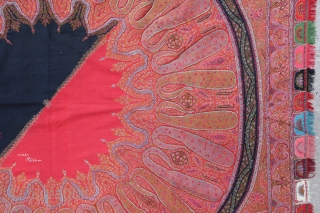 Extremely beautiful 19th c. fine Kashmiri shawl (Approx. 178cm x 176cm / 5ft8 x 5ft77). 
Pictured front and back, very good condition, only very few small holes, has probably never been worn  ...