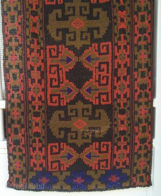 Very decorative , old and rare Uzbek glass beads screen, 49cm x 119cm.
Its colors change depending on the light, from dark to very clear and saturated.

Very good condition, no stain, no rot,  ...