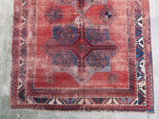 Old fine and beautiful caucasian (Kazak?) rug with Akstafa medallions (230 cm. x 172 cm.)
Several colors difficult to see on pictures, including some brown and a purple resulting from an overdyed brow  ...