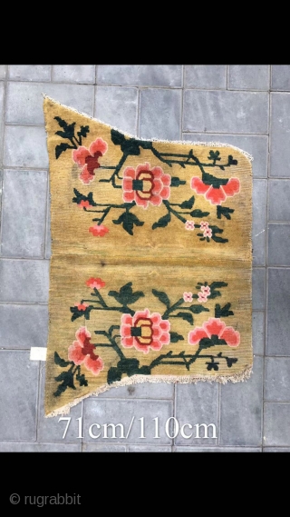 Tibet rug,butterfly rug, very nice flower veins. Late Qing Dynasty. Good condition. Size 68*127cm (27*50”)                  