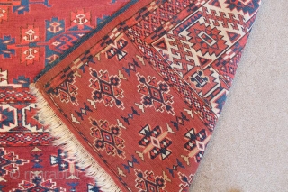 Turkoman Yamout Carpet
size: 201 x 310 cm                          