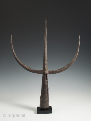 Iron trident, Thailand, 14″ (36 cm) high by 10 5/8″ (27 cm) by 1.5" (4 cm), 19th century. A graceful hand-forged iron trident with square-shaped section points, mounted on a cut wooden  ...