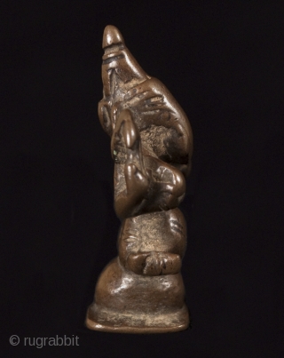 Ganesha, remover of obstacles, god of wisdom and prudence, India.
Lost wax cast bronze.
1 3/4 " (4.4 cm) high.
16th century.
#3522              