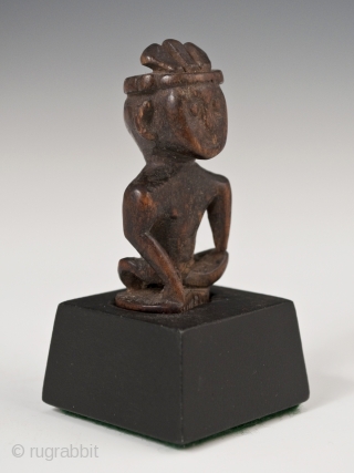 Small wood charm,
Dayak, Borneo.
3" (7.6 cm) as based.
19th century.                        