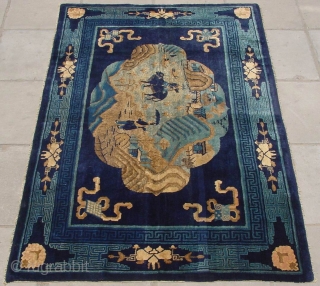 No.R081 * Chinese Antique Rug-(4'6"x6'10") .
Origin: Baotou Shape: Rectangle. 
Age: Late 19th Century. 
Size:  136 x 209cm (4'6"x6'10") 
Material: 100% Wool Woven: Hand-knotted 
Background Color: Blues.
 
The the picture in the  ...