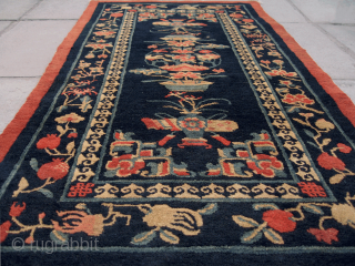 No.D056 * Chinese Antique "Vase Design" Rug,Size: 66x132cm(26"x52").Origin: Baotou.Shape: Rectangle.Background Color: Blues                     