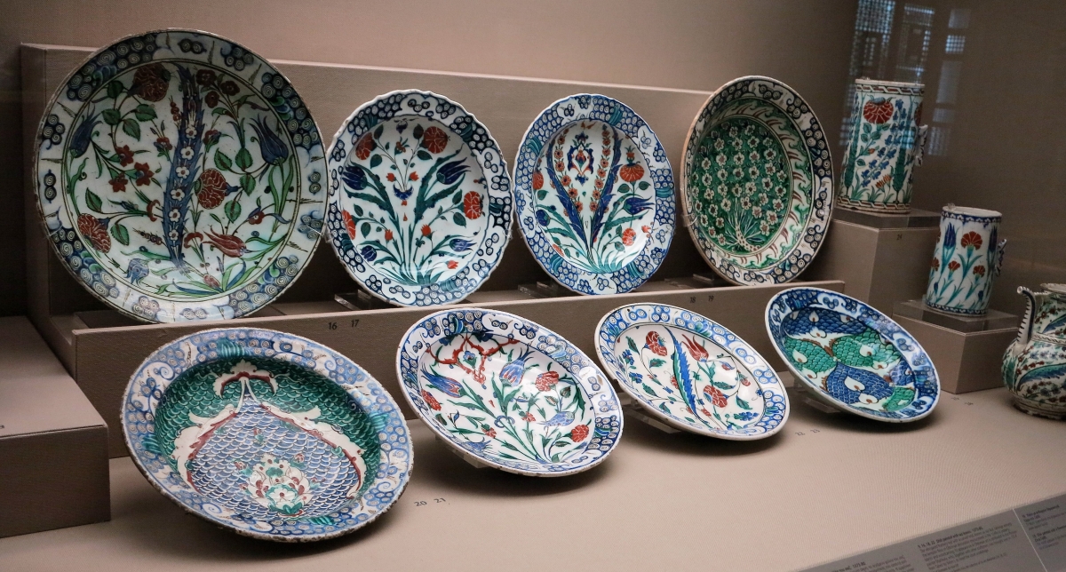 Ottoman Iznik Plates and Vessels, Benaki Museum of Islamic Art, athens