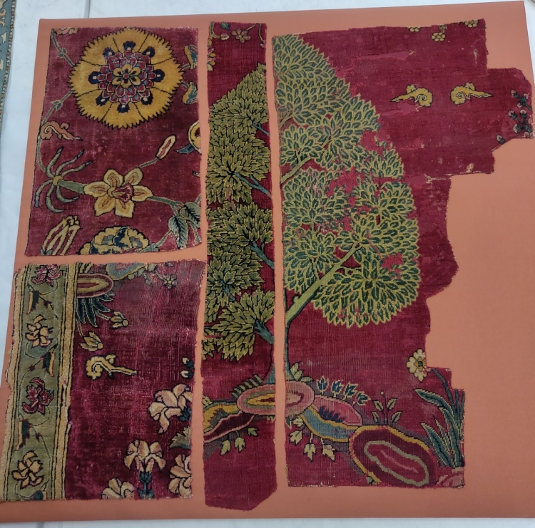 Hali Magazine: V&amp;A Textiles at Blythe House, London, Mughal carpet fragments